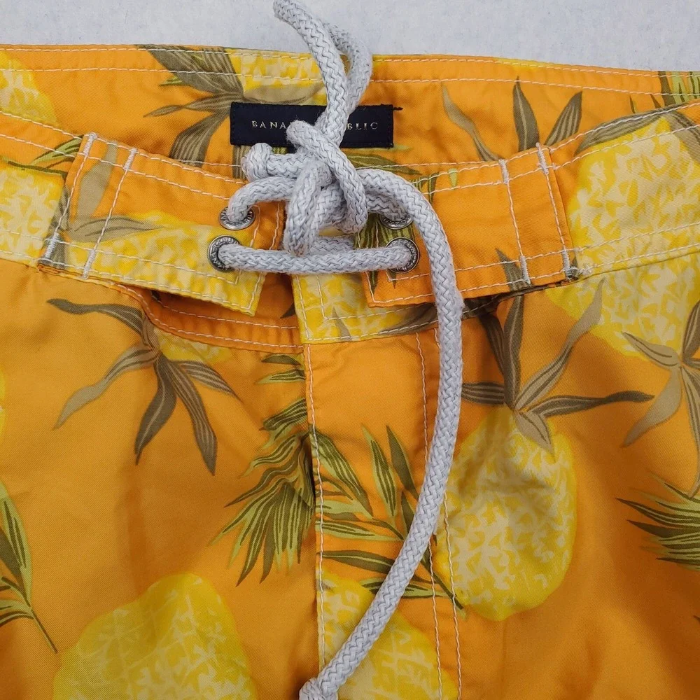 Banana Republic Shorts Mens 31 Yellow Orange Pineapple AOP VTG Boardshorts Trunk